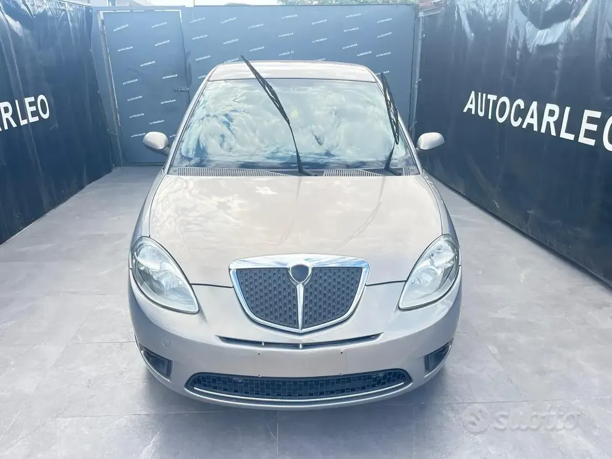 Usata Lancia Ypsilon 60 CV (44 kW) 2007 Grigio Utilitaria