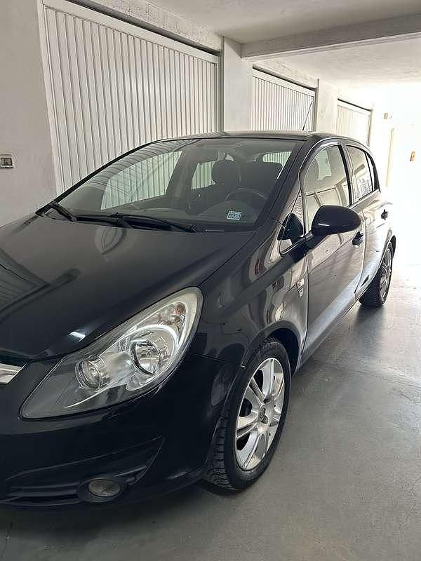 Usata Opel Corsa Edition 86 CV (63 kW) 2010 Utilitaria