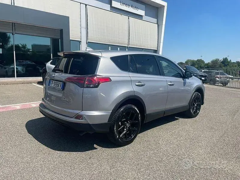 Usata Toyota RAV4 Hybrid 197 CV (144 kW) 2018 Grigio SUV