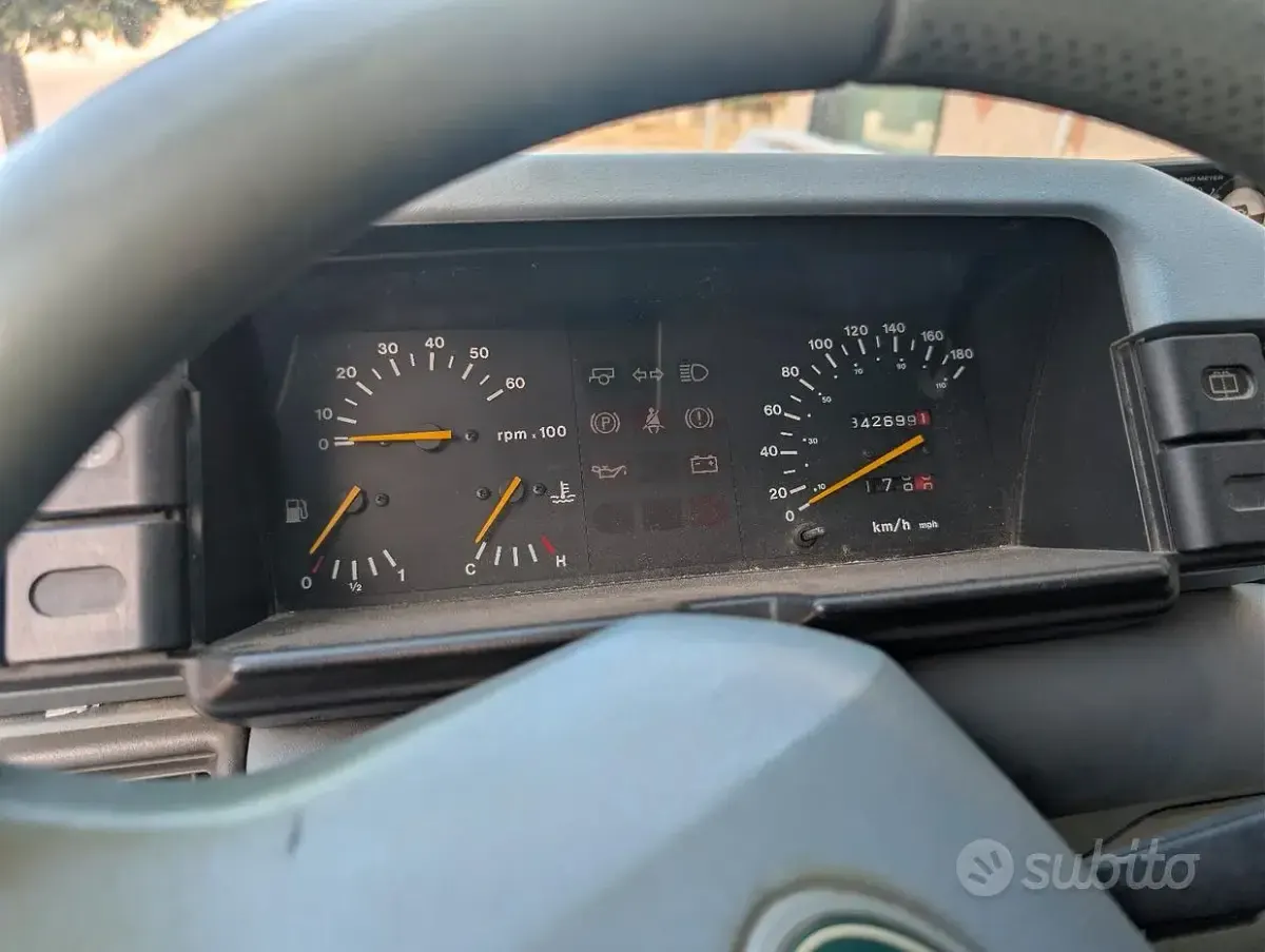 Usata Land Rover Discovery 113 CV (83 kW) 1990 Rosso SUV