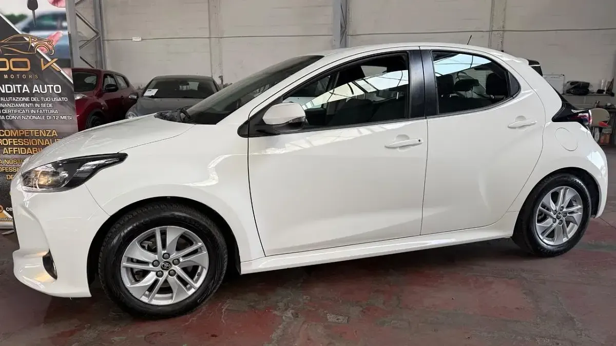 Usata Toyota Yaris Hybrid Business Edition 92 CV (67 kW) 2021 Bianco Berlina