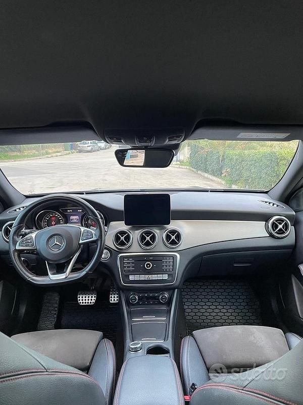 Usata Mercedes GLA220 Premium 177 CV (130 kW) 2017 Grigio SUV
