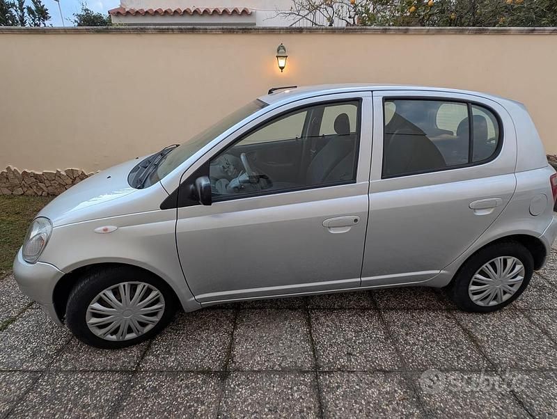 Usata Toyota Yaris 2002 Grigio Berlina