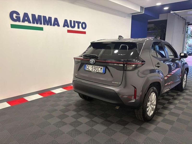 Usata Toyota Yaris Cross Trend 92 CV (67 kW) 2022 Dark gray SUV