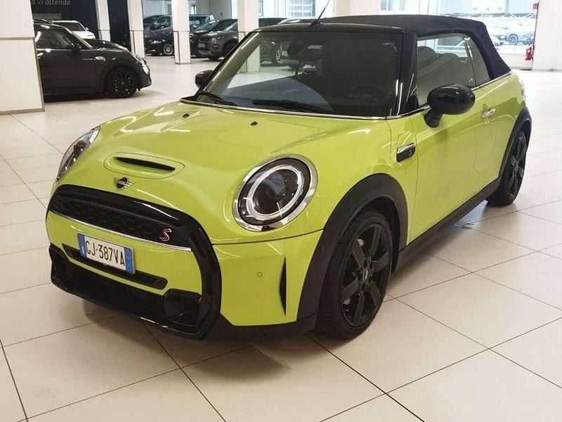 Usata Mini Cooper Cabriolet Classic 178 CV (130 kW) 2022 Giallo faro Cabrio