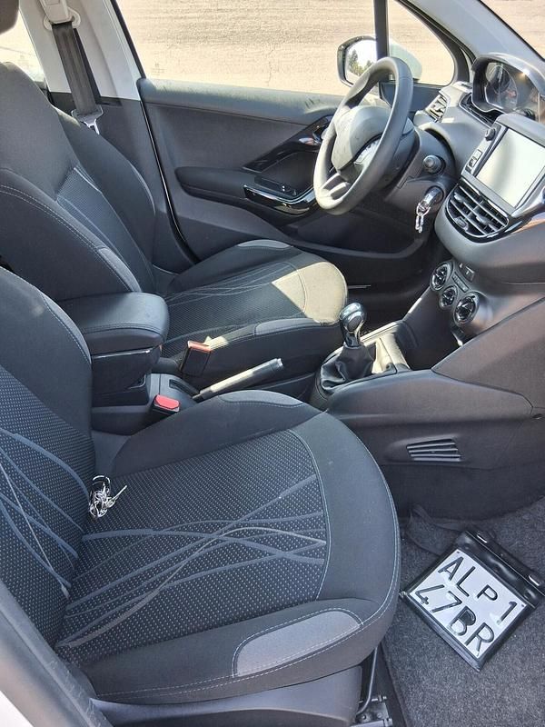 Usata Peugeot 208 Allure 95 CV (69 kW) 2015 Bianco Utilitaria