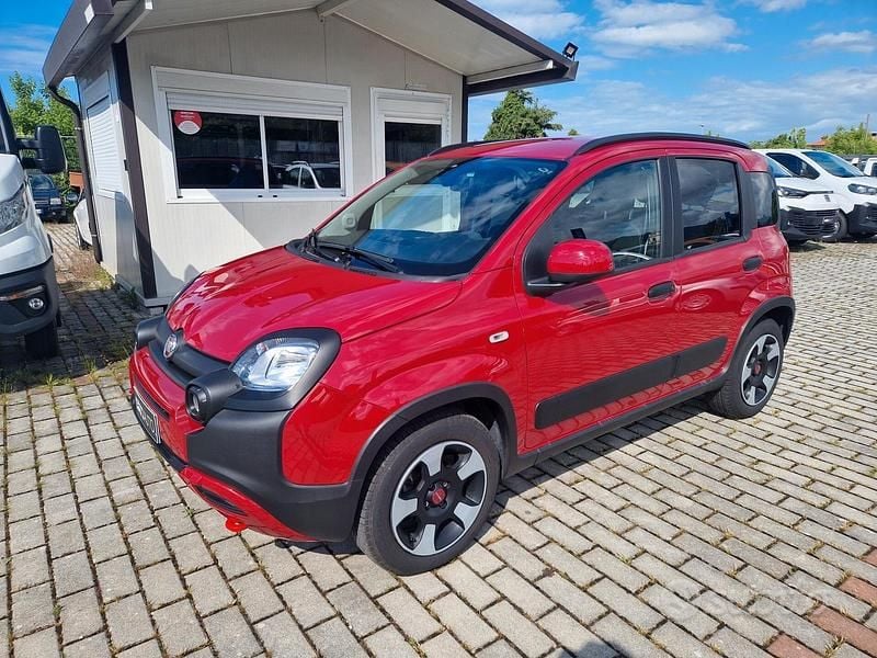 Usata Fiat Panda Cross Cross 69 CV (50 kW) 2024 Rosso Utilitaria