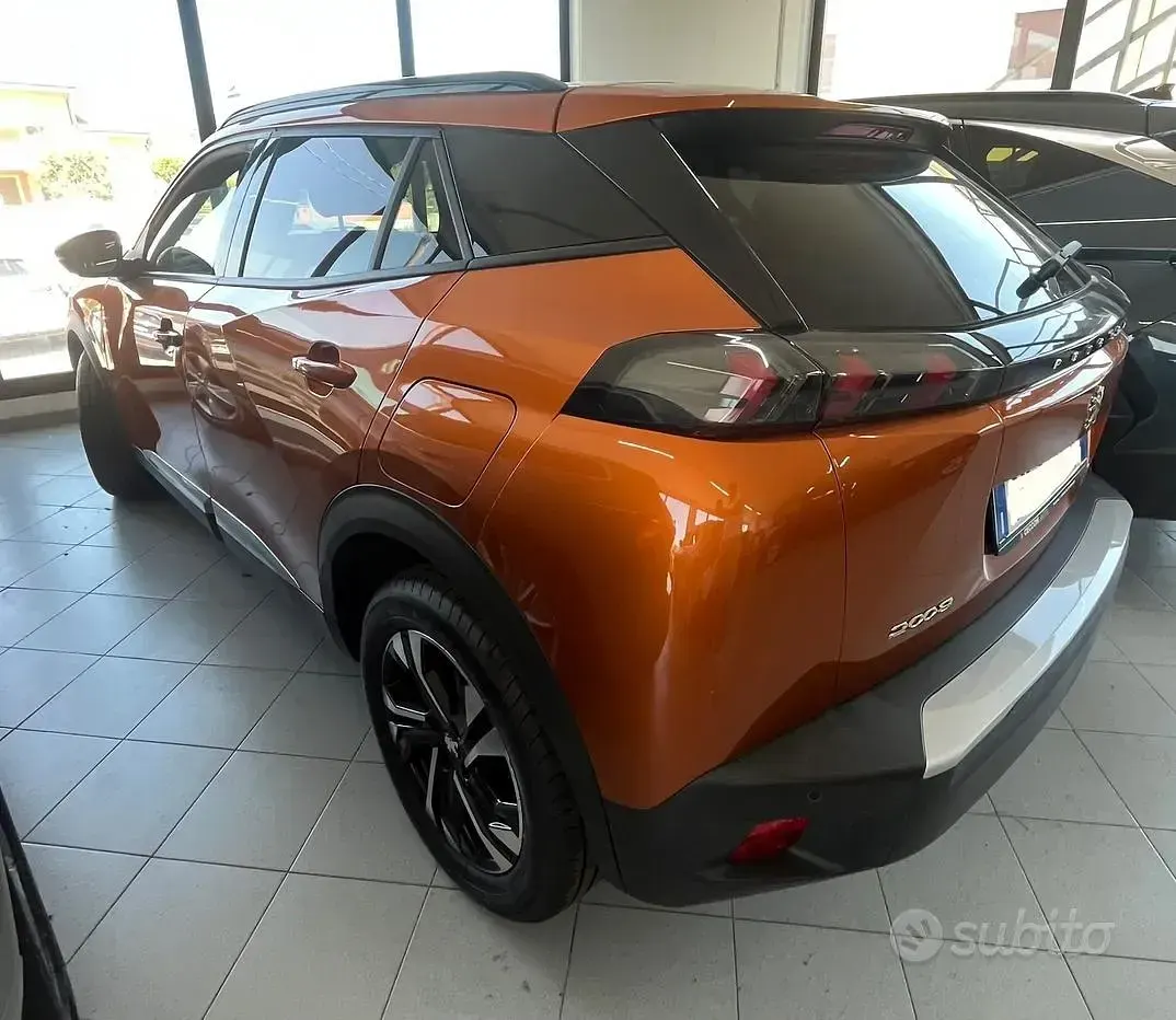 Usata Peugeot 2008 Allure 131 CV (96 kW) 2022 Marrone SUV
