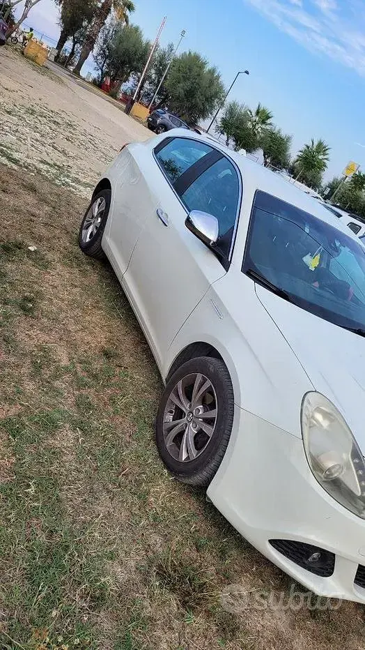 Usata Alfa Romeo Giulietta 109 CV (80 kW) 2011 Bianco Utilitaria
