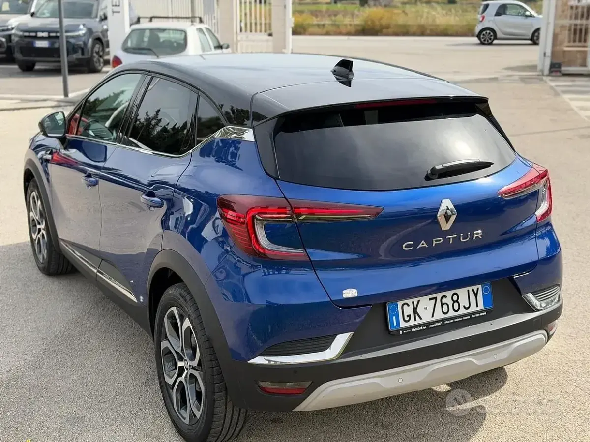 Usata Renault Captur Techno 101 CV (74 kW) 2023 Blu SUV