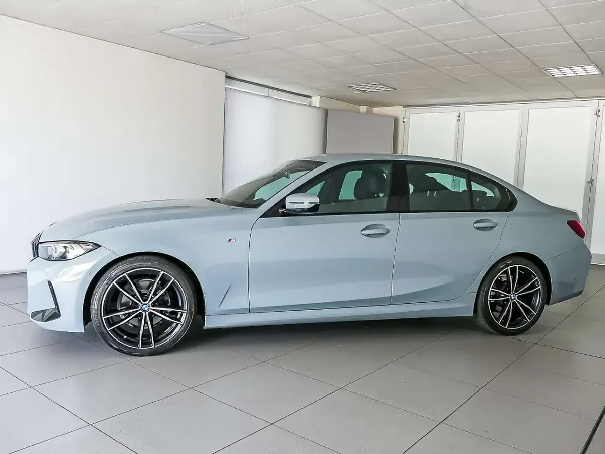 Usata BMW 320 M Sport 190 CV (139 kW) 2023 Moonston grey met Berlina