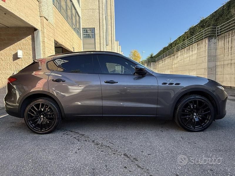Usata Maserati Levante GranLusso 250 CV (183 kW) 2016 Grigio SUV