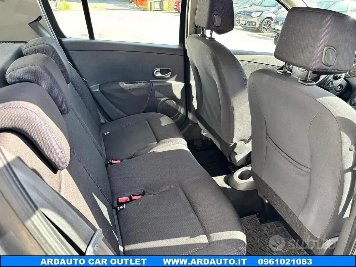 Usata Renault Clio II Luxe 86 CV (63 kW) 2005 Grigio Utilitaria