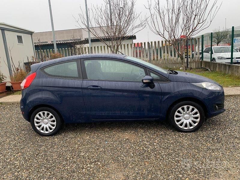 Usata Ford Fiesta Titanium 75 CV (55 kW) 2014 Blu Utilitaria