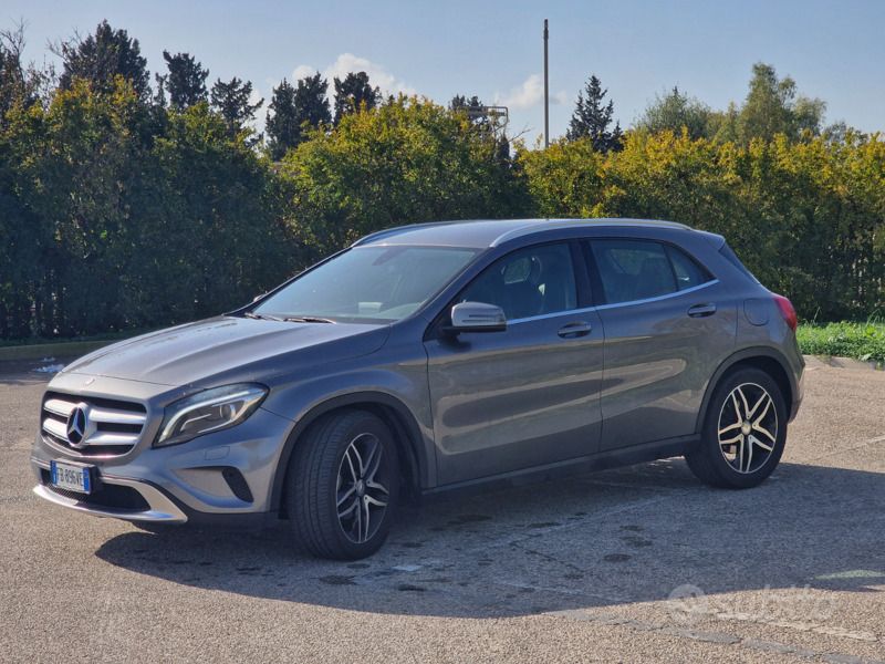 Usata Mercedes GLA180 109 CV (80 kW) 2015 Grigio SUV
