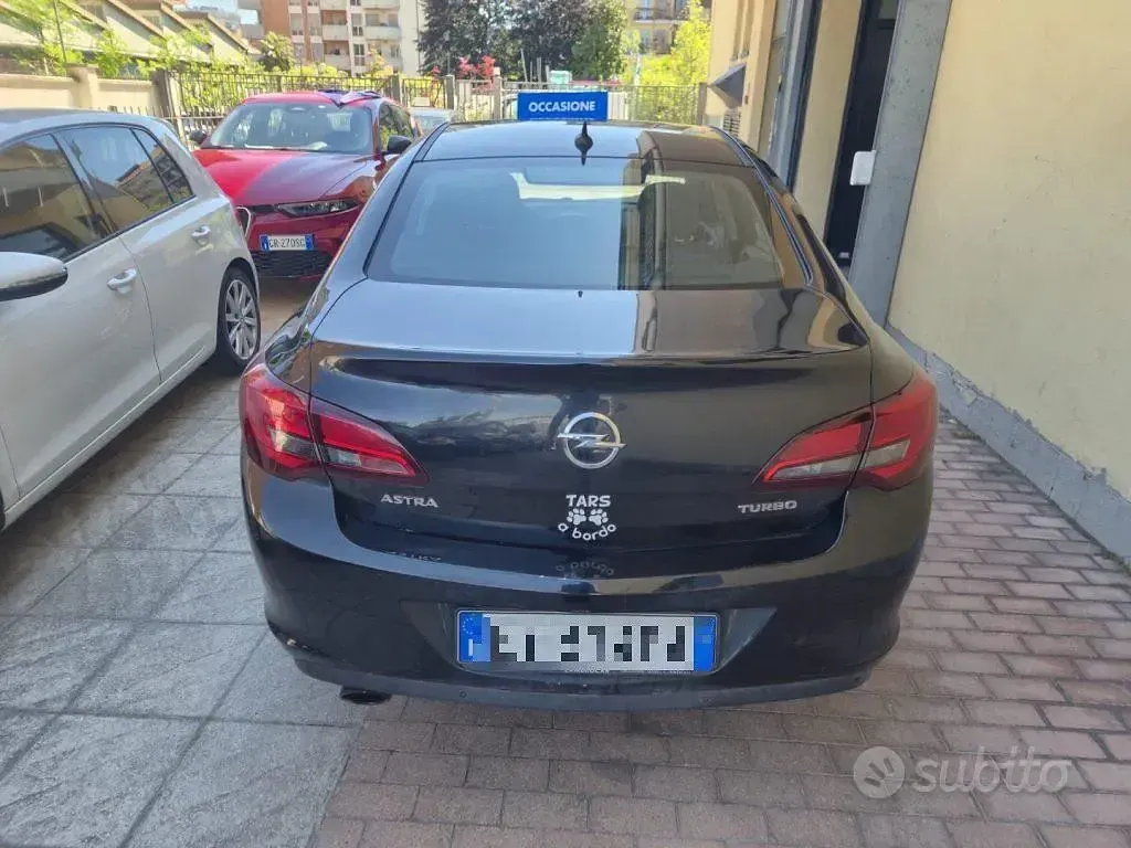 Usata Opel Astra Cosmo 101 CV (74 kW) 2015 Nero Berlina