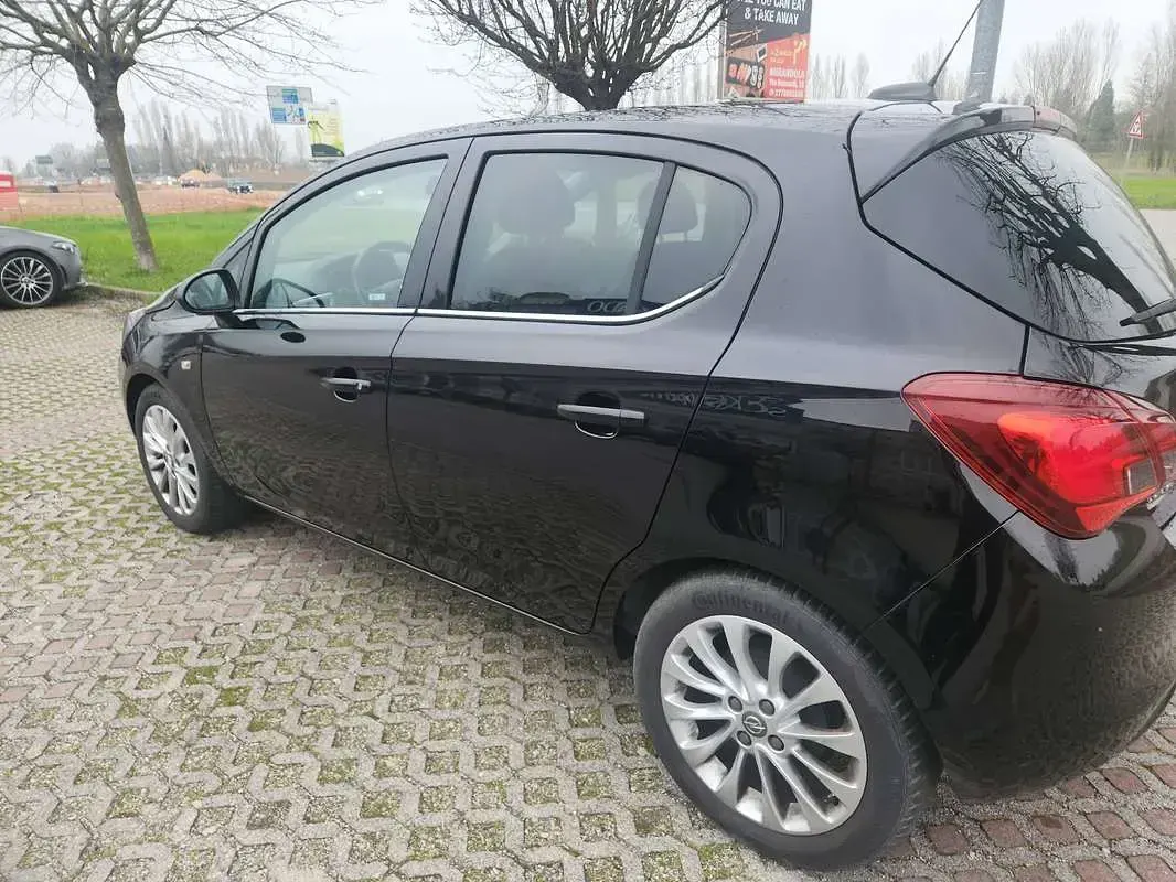 Usata Opel Corsa Cosmo 69 CV (50 kW) 2017 Nero Utilitaria