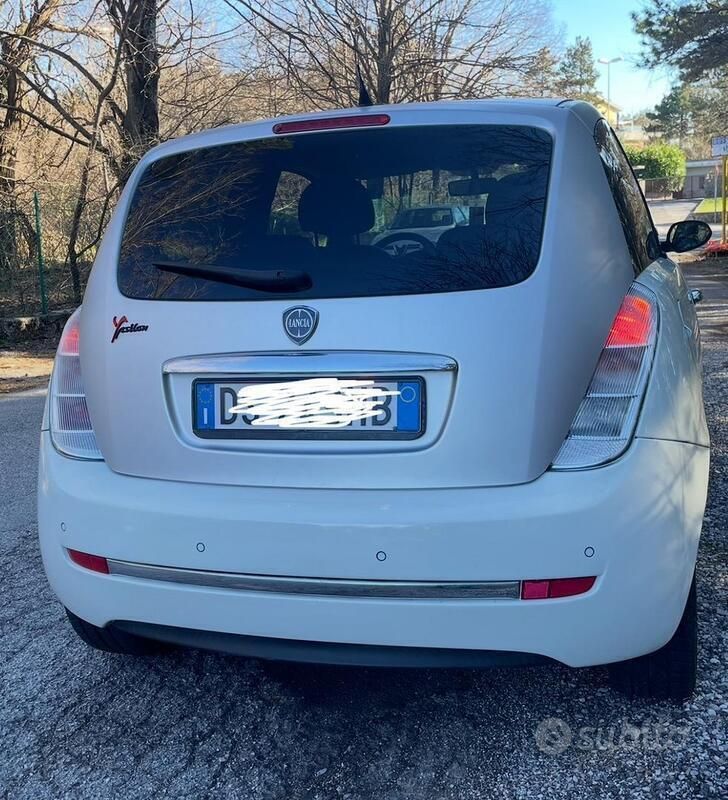 Usata Lancia Ypsilon 60 CV (44 kW) 2008 Bianco Utilitaria
