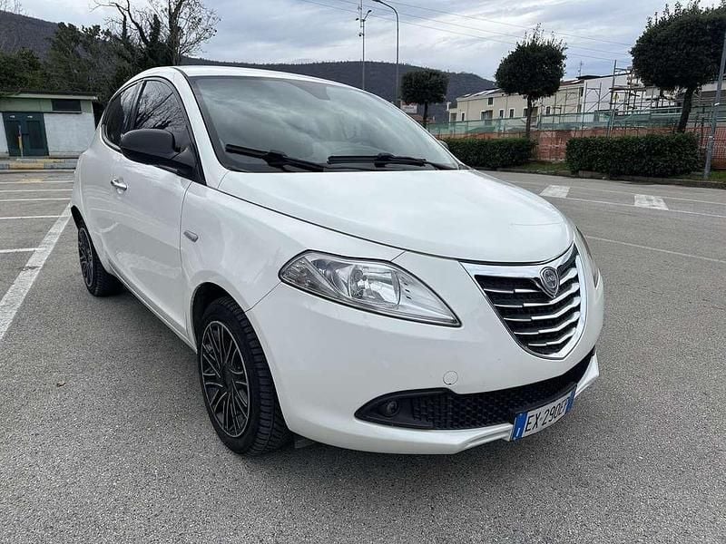 Usata Lancia Ypsilon 95 CV (69 kW) 2013 Utilitaria