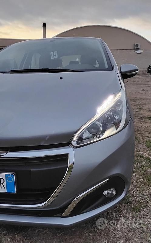 Usata Peugeot 208 Active 102 CV (75 kW) 2019 Grigio Utilitaria