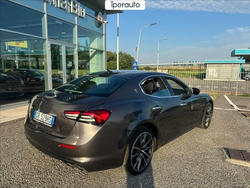 Usata Maserati Ghibli GT 330 CV (242 kW) 2023 Grigio metallizzato Coupé