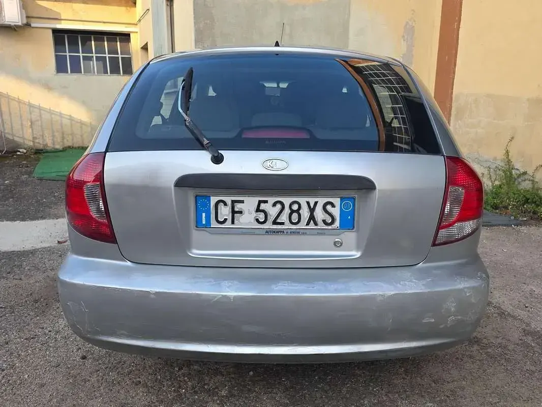 Usata Kia Rio 82 CV (60 kW) 2003 Grigio Berlina