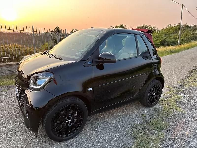 Usata Smart ForTwo Electric Drive Prime 60 kW (82 CV) 2018 Nero Cabrio