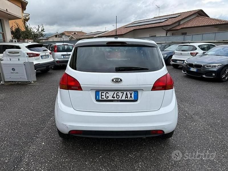 Usata Kia Venga EX 90 CV (66 kW) 2011 Bianco Utilitaria