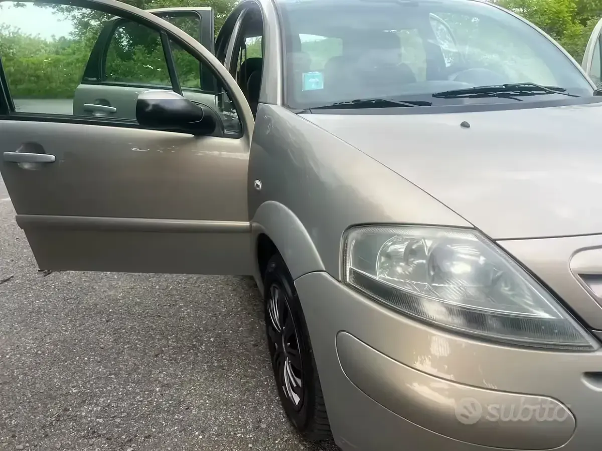 Begagnad Citroën C3 Exclusive 73 HK (53 kW) 2008 Beige Sedan