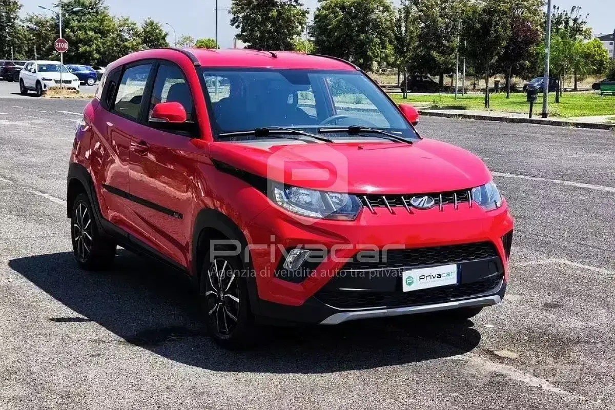 Usata Mahindra KUV100 87 CV (63 kW) 2022 Rosso SUV