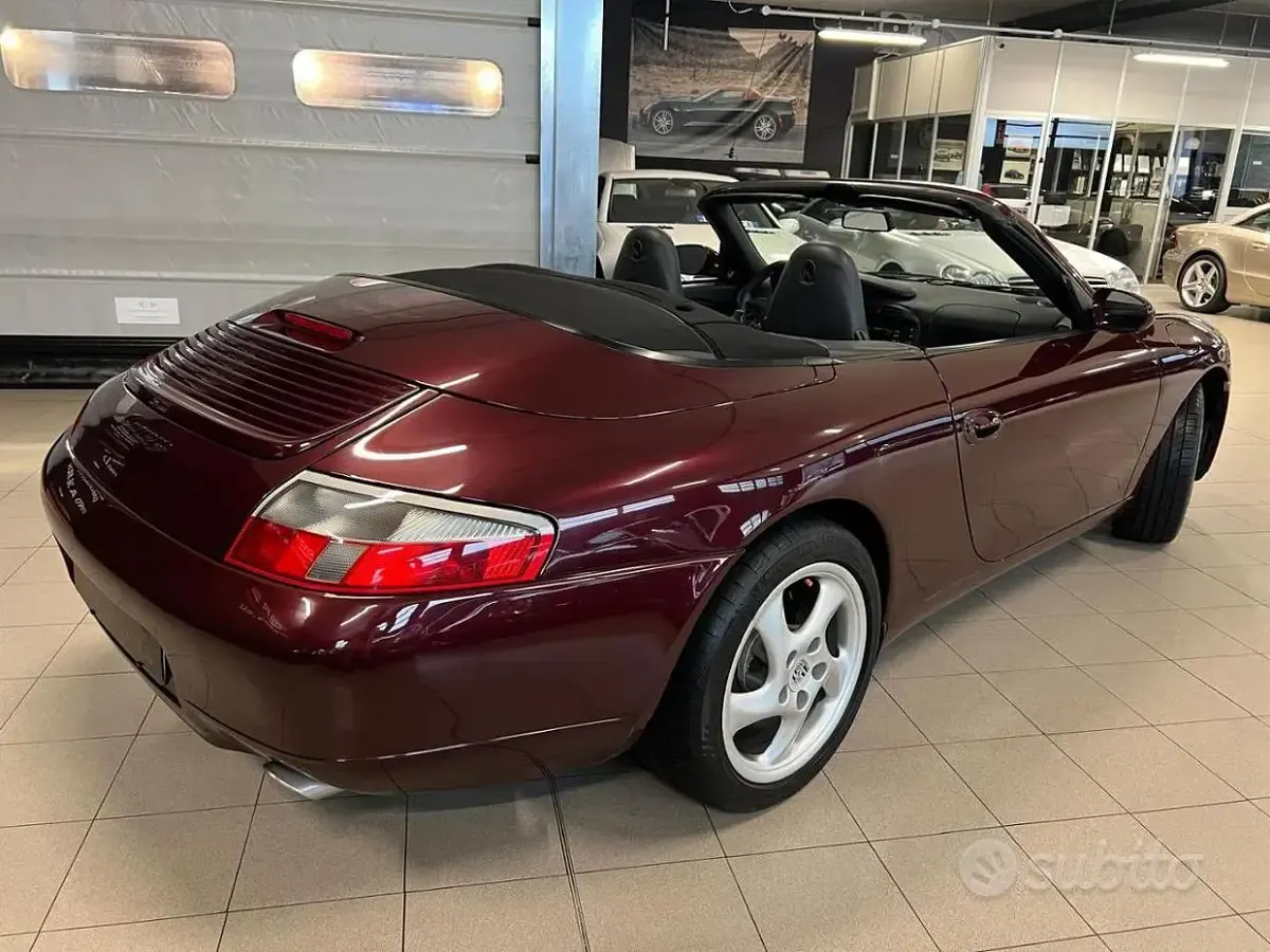 Usata Porsche 996 299 CV (219 kW) 2001 Rosso Cabrio