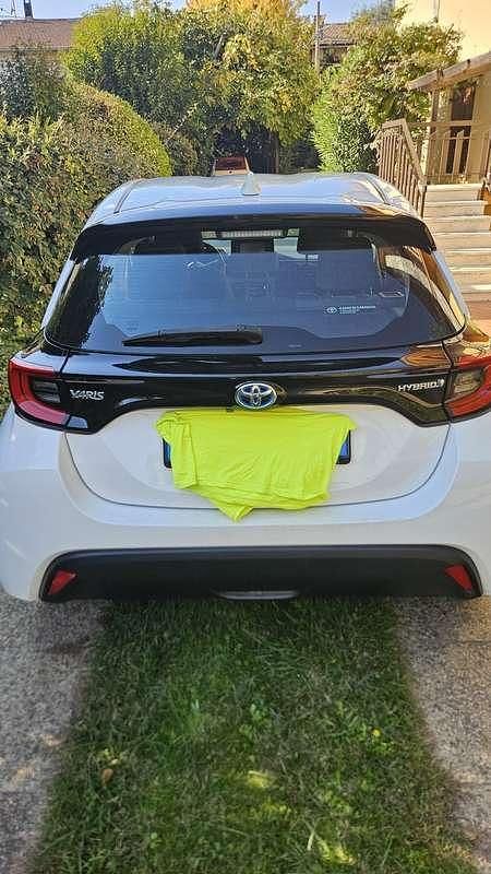 Usata Toyota Yaris Hybrid Trend 92 CV (67 kW) 2022 Berlina
