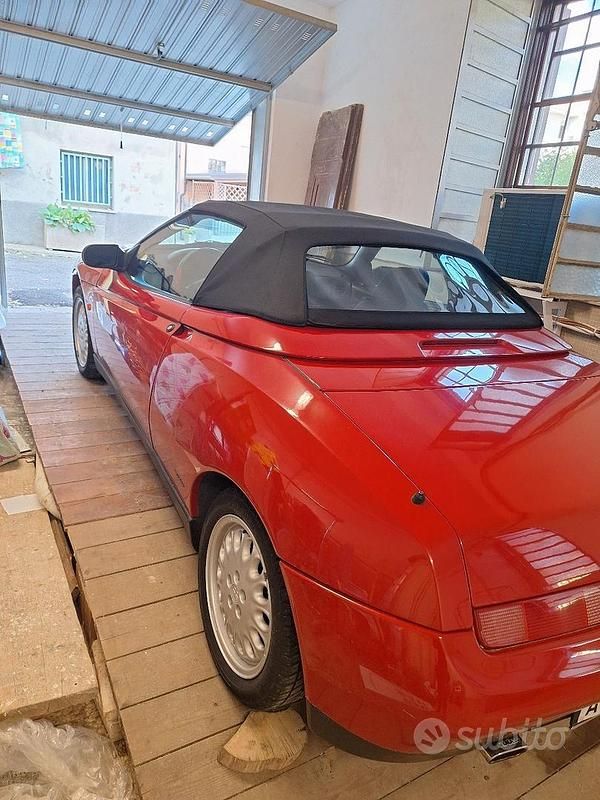Usata Alfa Romeo Spider 150 CV (110 kW) 1995 Rosso Cabrio