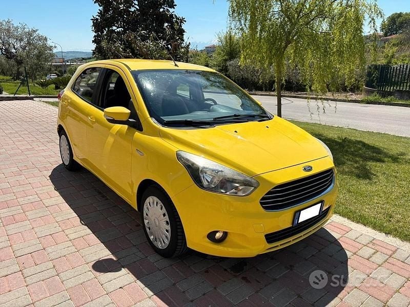 Usata Ford Fiesta 71 CV (52 kW) 2016 Giallo Berlina