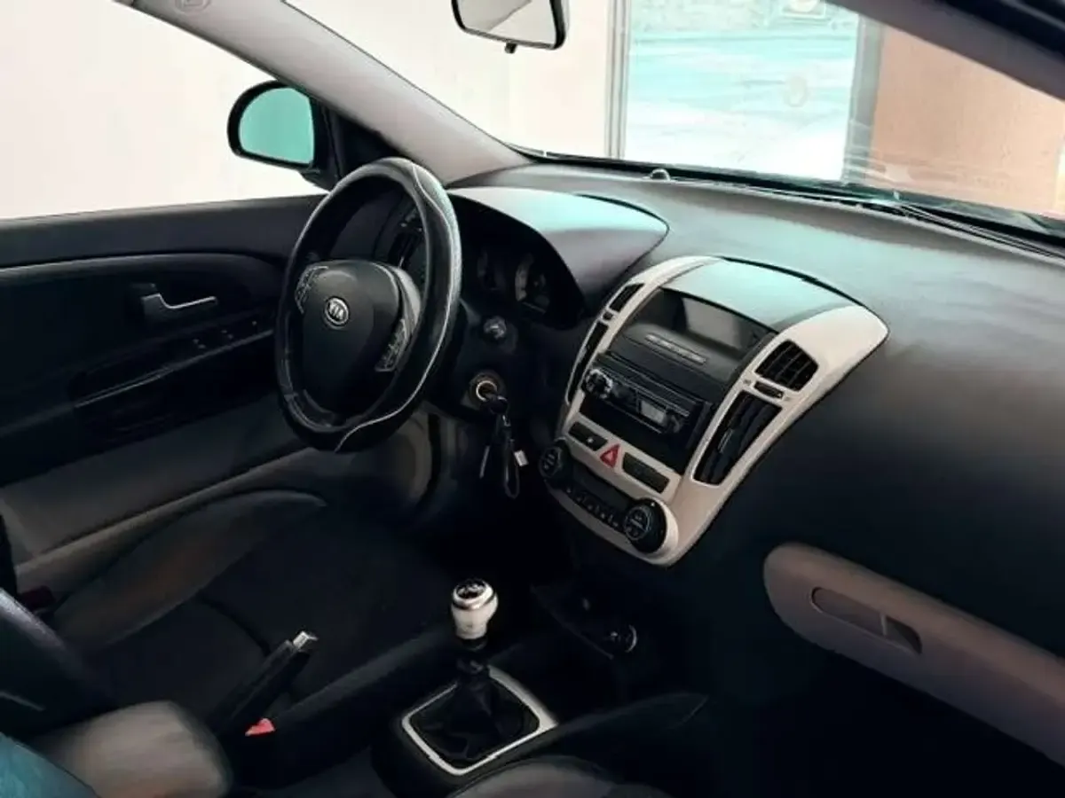 Usata Kia Ceed EX 116 CV (85 kW) 2007 Nero Utilitaria