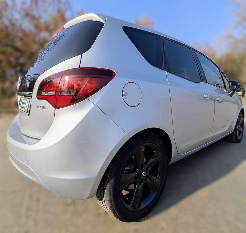 Usata Opel Meriva Design Edition 136 CV (100 kW) 2015 Argento Monovolume