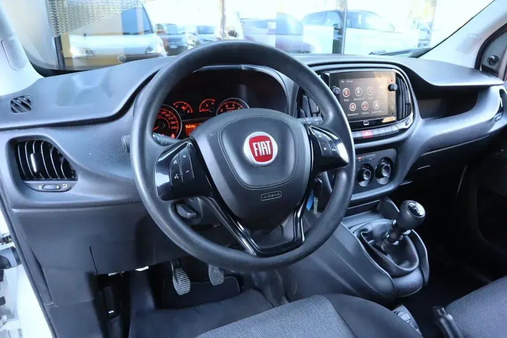 Usata Fiat Doblò 105 CV (77 kW) 2022 Bianco Monovolume