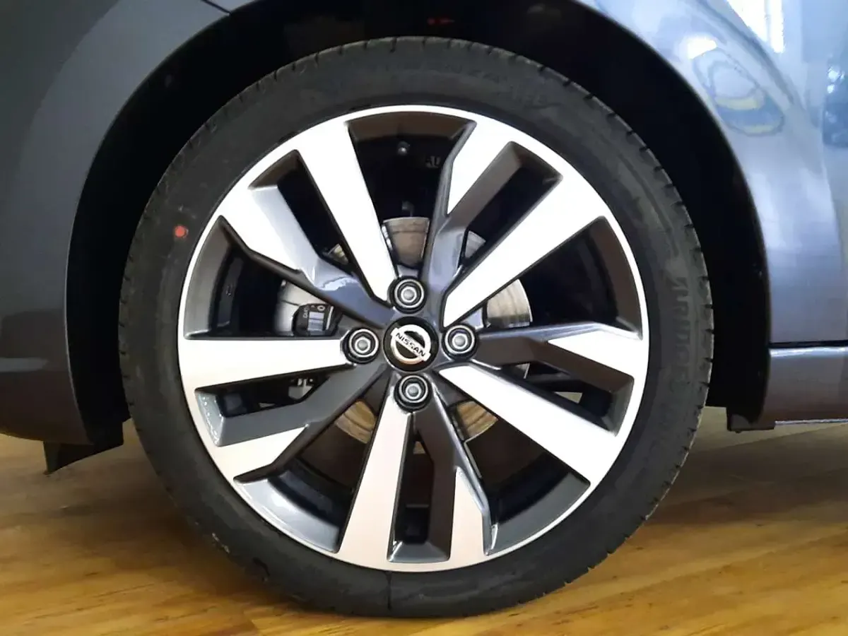 Usata Nissan Micra Tekna 125 CV (91 kW) 2022 Gray Utilitaria