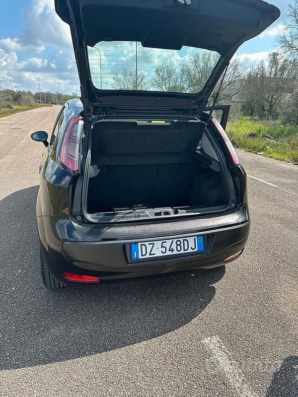 Usata Fiat Grande Punto 75 CV (55 kW) 2009 Nero Utilitaria