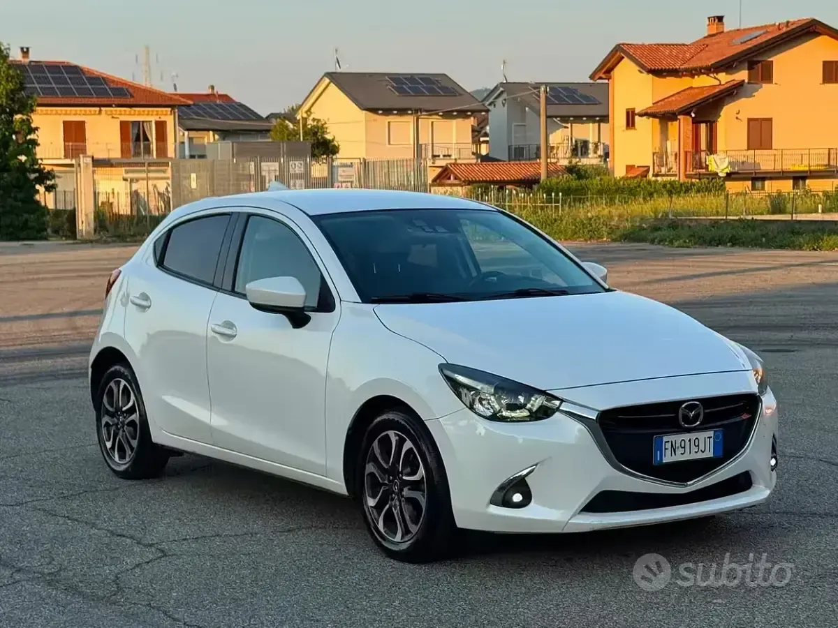Usata Mazda 2 Essence 90 CV (66 kW) 2018 Bianco Berlina