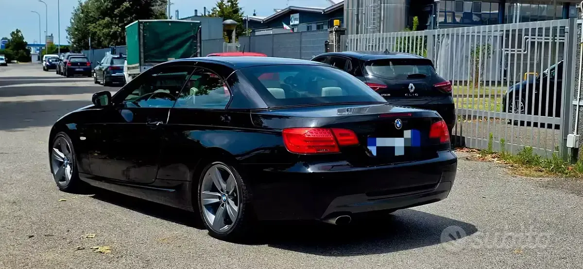 Usata BMW 320 Cabriolet Efficient Dynamics 170 CV (125 kW) 2011 Nero Cabrio