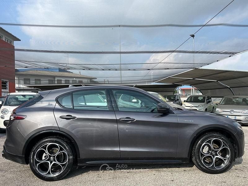 Usata Alfa Romeo Stelvio Ti 209 CV (153 kW) 2024 Grigio SUV