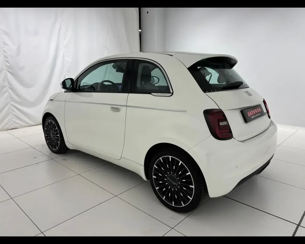 Usata Fiat 500e La Prima 42 kW (58 CV) 2023 Bianco Berlina