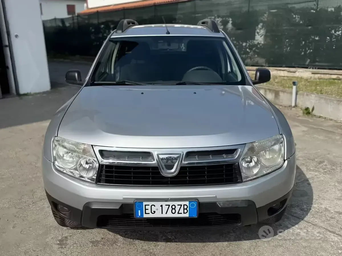 Usata Dacia Duster 102 CV (75 kW) 2012 Grigio SUV