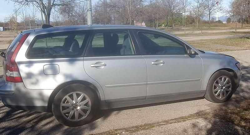Usata Volvo V50 Momentum 136 CV (100 kW) 2006 Argento Station wagon