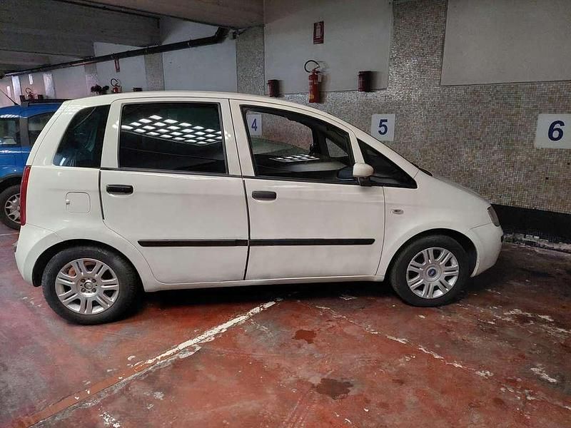 Usata Fiat Idea Active 77 CV (56 kW) 2011 Bianco Monovolume