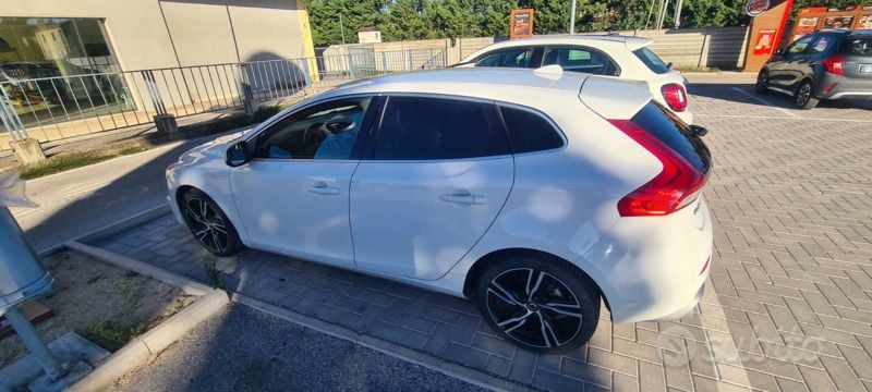 Usata Volvo V40 R-Design 120 CV (88 kW) 2017 Bianco Station wagon