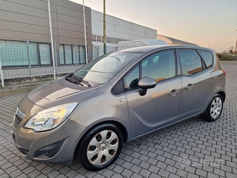 Usata Opel Meriva 120 CV (88 kW) 2013 Grigio Monovolume