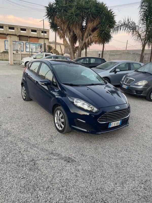 Usata Ford Fiesta Titanium 75 CV (55 kW) 2013 Blu Utilitaria