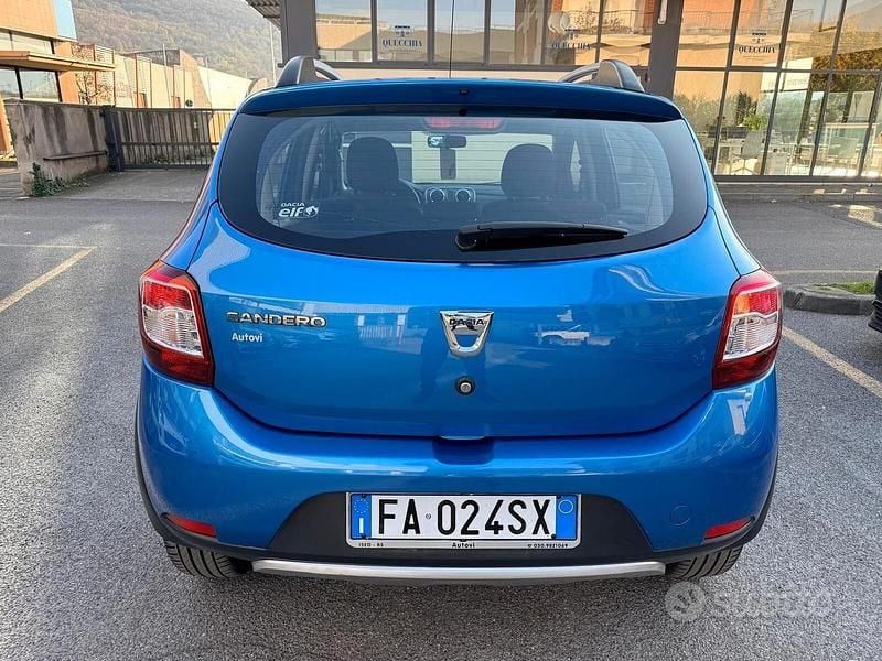 Usata Dacia Sandero Stepway 90 CV (66 kW) 2015 Blu Berlina